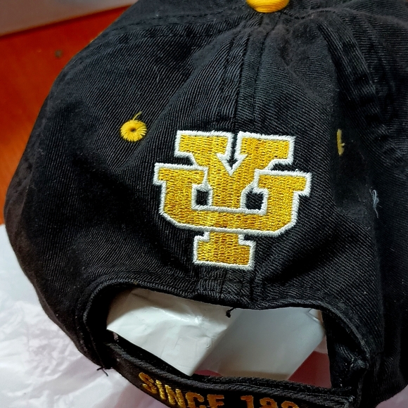 Yuengling (Beer) University $28 1 sz+'Free hat . - Picture 3 of 5